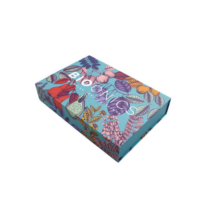 box with magnetic lid